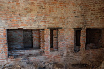 Fototapeta na wymiar Old brick ruins. The inside of the old house.