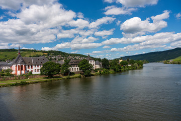 Fototapeta na wymiar panoramic view of the old town, Bernkastel-Kues Germany