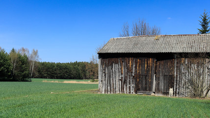 Stara drewniana stodoła © Dawid