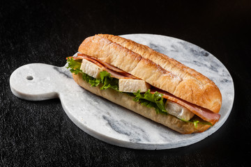 ハムとチーズのサンドイッチ　 ham and cheese sandwich 