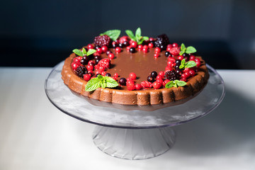 crostata al cioccolato con frutta
