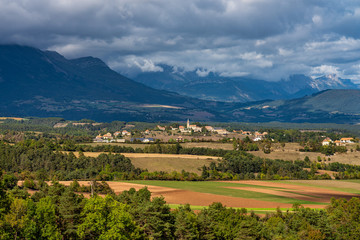 Obraz premium Trieves valley with the Vercors mountain range near Bourg Saint Maurice, France