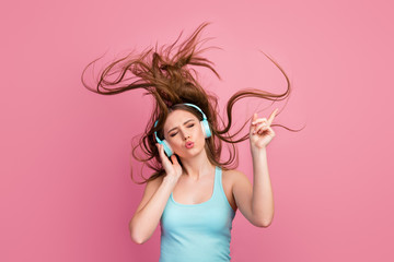 Portrait of her she nice attractive lovely pretty dreamy addicted cheerful cheery straight-haired...