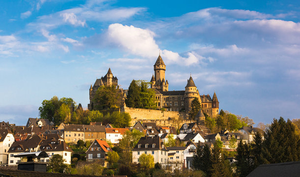 Schloss Braunfels  blauer Himmel 