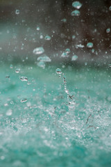 高速シャッターで撮った噴水の水滴