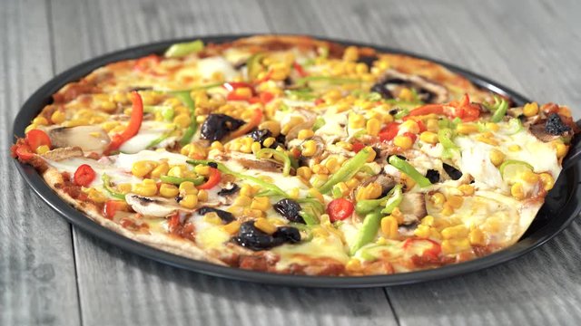 Vegetarian Pizza is Being Servis, Cutting Hot Pizza, Close up pizza details2