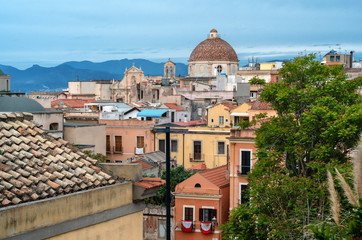 Fototapeta na wymiar Veduta della città di Cagliari e dello storico quartiere di Stampace, Sardegna, Italia 