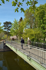 Naklejka premium bad kreuznach, brücke zum kurpark