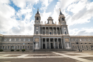 Fototapeta na wymiar Almudena Cathedral in downtown Madrid