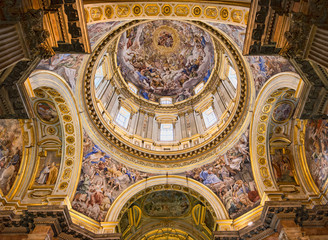 Fototapeta na wymiar Interiors and details of the Duomo, cathedral of Naples, built 14th century for saint Januarius, camapnia, Naples, Italy.