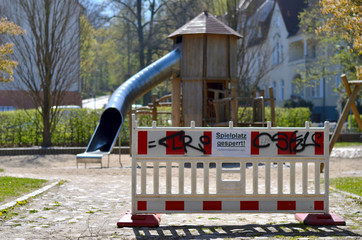 Gesperrter Spielplatz zu Coronazeiten