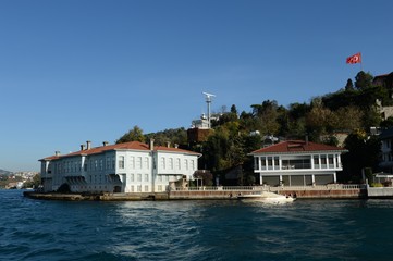Obraz premium View of the Asian side of Istanbul from the Bosphorus