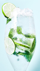 mojito cocktail with ice