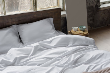 breakfast in bed, breakfast in white bedding