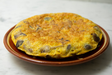 Shiitake and potatoes Spanish omelet