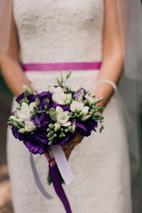 bride holding bouquet of flowers