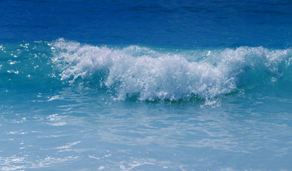 Fototapeta premium Photo beautiful blue sea waves and splashes