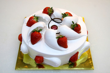 제과점에서 판매하는 생크림 딸기 케익