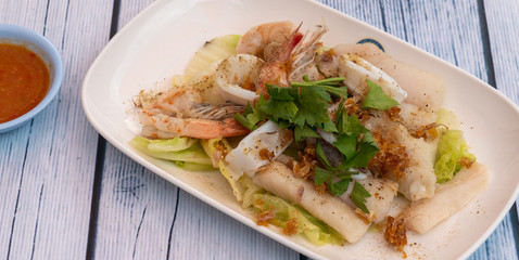 Spicy Thai Salad with Prawns and Squid 