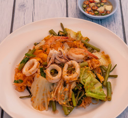 Spicy Thai Salad with Squid 