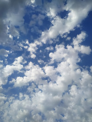 Obraz premium Natural cloud fly sky blue landscape and sun rising at skyline.
