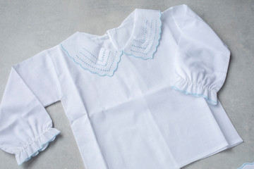 Blusa clasica en algodón blanca para bebe recién nacido
