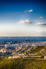 Fototapeta na wymiar Vue en hauteur de Marseille