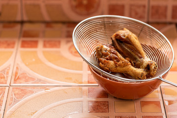 Fried chicken in hot oil and boiling in pan - obrazy, fototapety, plakaty