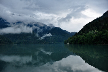 Fototapeta na wymiar beautiful mountain lake in the national park