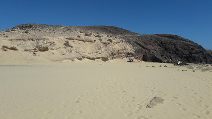 Fototapeta na wymiar sand dunes in lanzarote