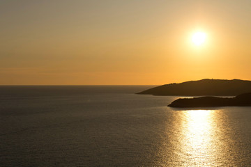 Fototapeta premium Colorful ocean sunset with the setting sun. Seascape at sunset.