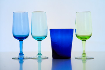 Copas y vaso azul
