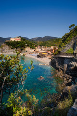 Fototapeta na wymiar Vacanze in Italia nelle Cinque Terre al mare d'estate