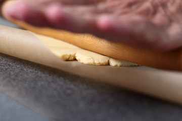 Roll out shortcrust pastry dough. Making Boston Banoffee Pie.
