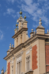 Obraz premium Sukiennice (Cloth Hall) on Rynek Glowny (Market Square). Sukiennice built in mid-thirteenth century. Sukiennice most important landmark of Krakow. Poland.