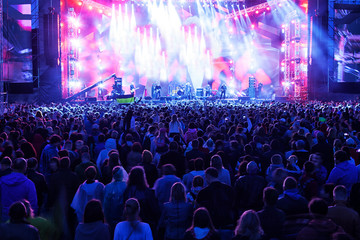 Fototapeta na wymiar silhouettes of concert crowd in front of bright stage lights.