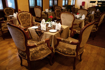 Seating arrangement in a dinning hall