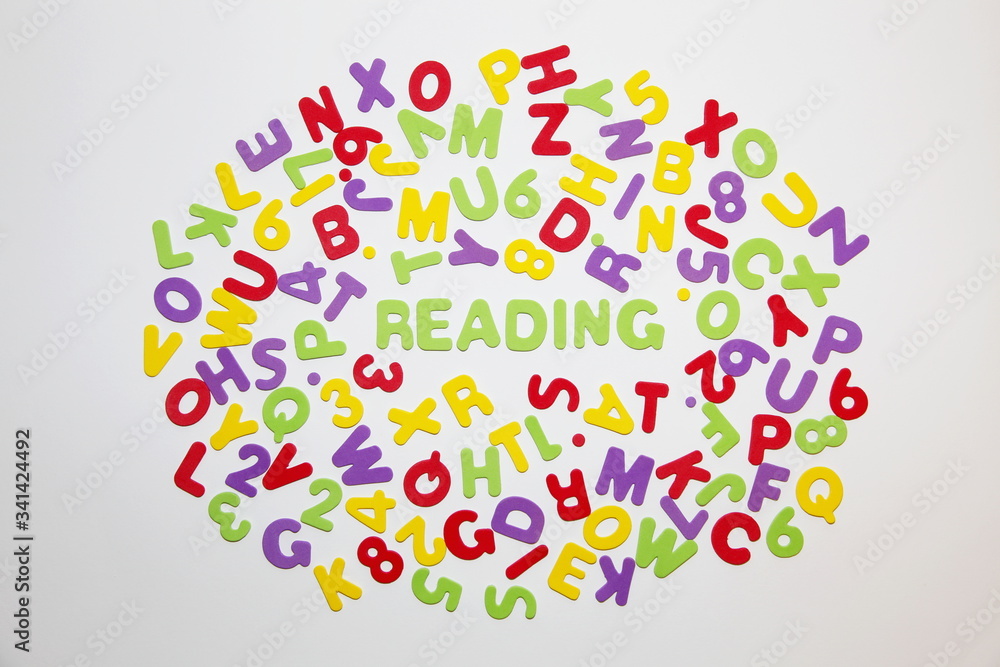 Fototapete word - reading - and seamless pattern with letters of the alphabet and numbers in a circle and rando