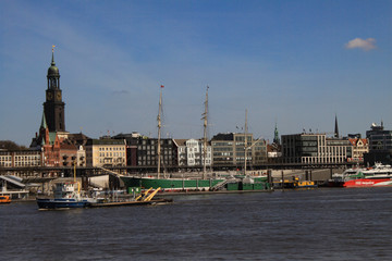 Obraz premium Hamburger Wahrzeichen; Michel und Rickmer Rickmers