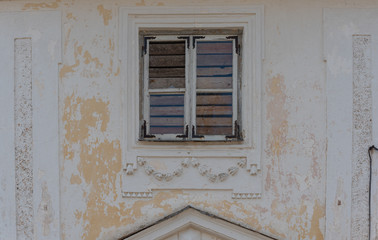 Fototapeta na wymiar old wooden window with shutters