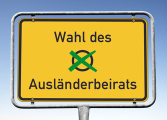 Schild mit einem grünen Kreuz, Wahl des Ausländerbeirats,