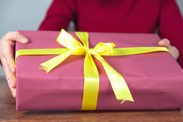 woman hand gift box