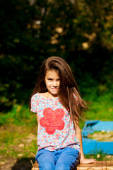 Fototapeta premium Beautifal little girl in the autumn park