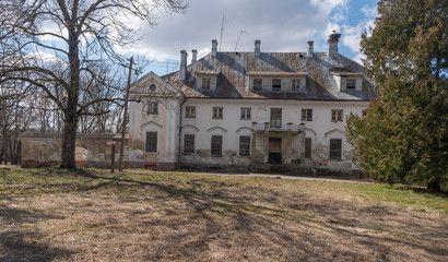 Fototapeta na wymiar abandoned manor europe estonia