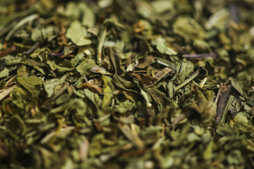 A hortelã comum, conhecida cientificamente como Mentha spicata, é uma planta medicinal e aromática, com propriedades que ajudam a tratar problemas digestivos, como má digestão, flatulência e enjoo.