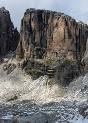 Dolomity. Fragment masywu Sella w rejonie schroniska Franz Kostner