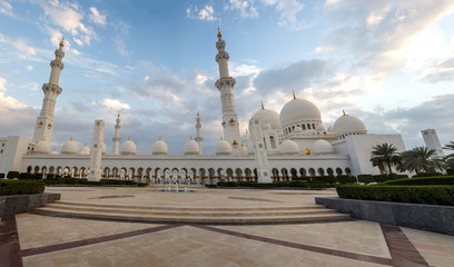 Fototapeta na wymiar panoramic view Sheikh Zayed Mosque in Abu Dhabi, United Arab Emirates - detail of columns
