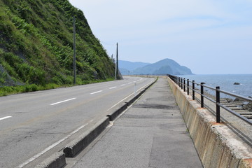 Obraz premium 海辺の道路