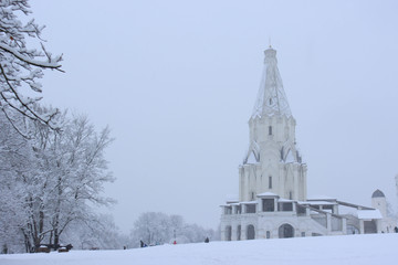 Fototapeta na wymiar Church of the Ascension in Kolomenskoye estate during a snowfall, Russia, Moscow