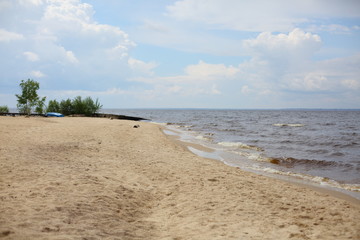 Fototapeta na wymiar the shore of the Gorky sea
